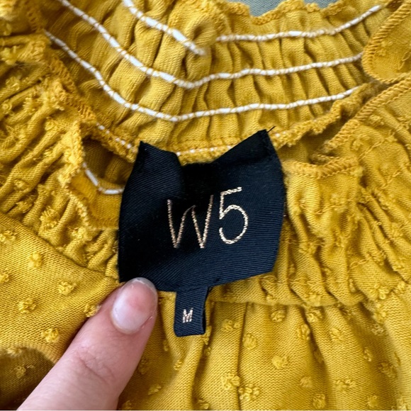 W5 women’s marigold color sleeveless top, size M - Picture 2 of 3